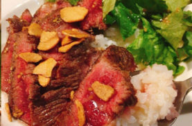 ローストビーフ丼1200円（税込）